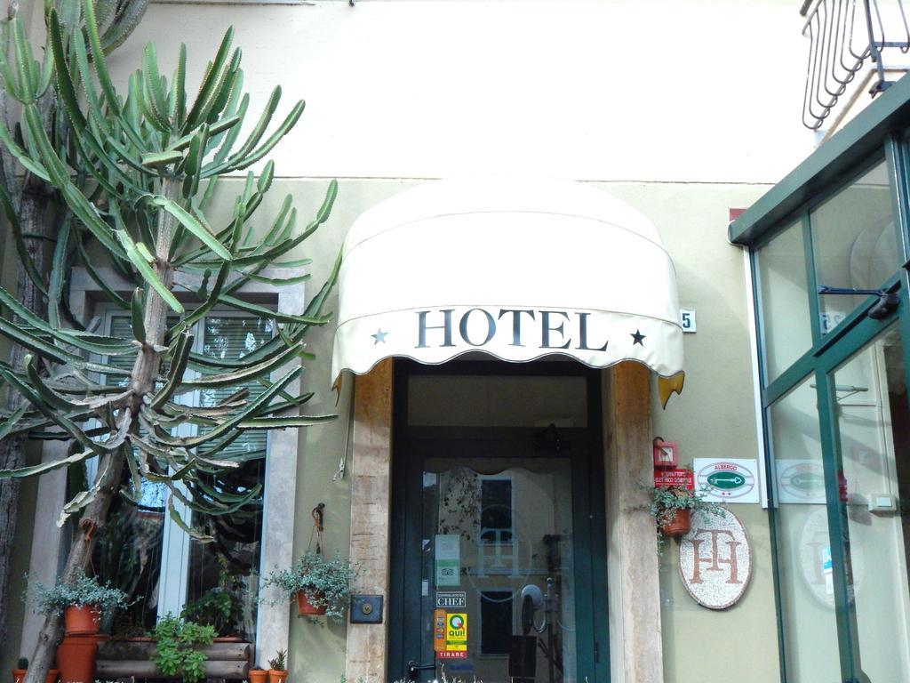 Albergo Torino ألبينغا المظهر الخارجي الصورة